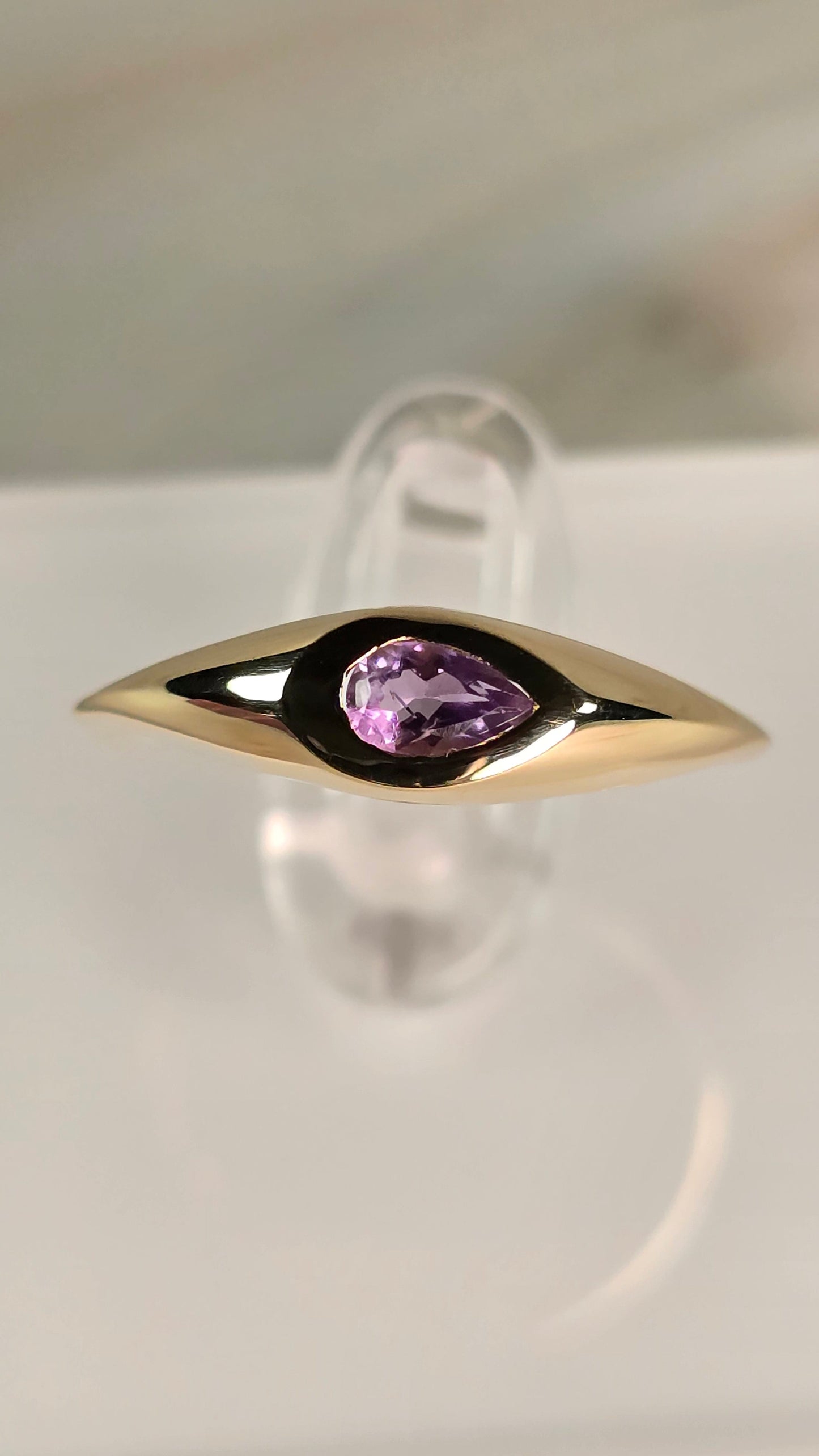 OROSENDA ring — Amethyst 9K Gold Ring — Sevilla