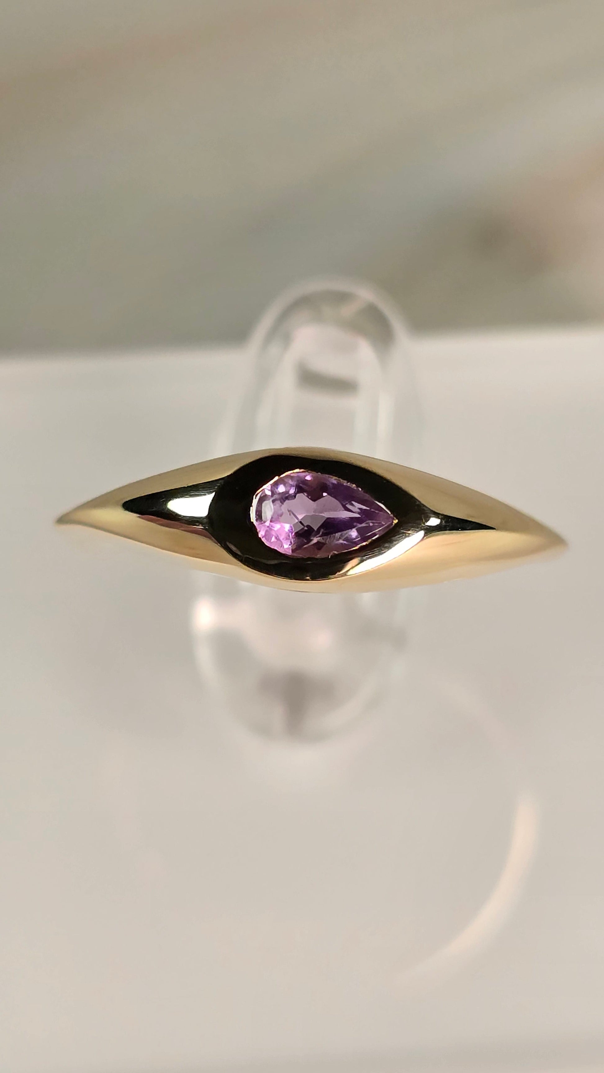 OROSENDA ring — Amethyst 9K Gold Ring — Sevilla
