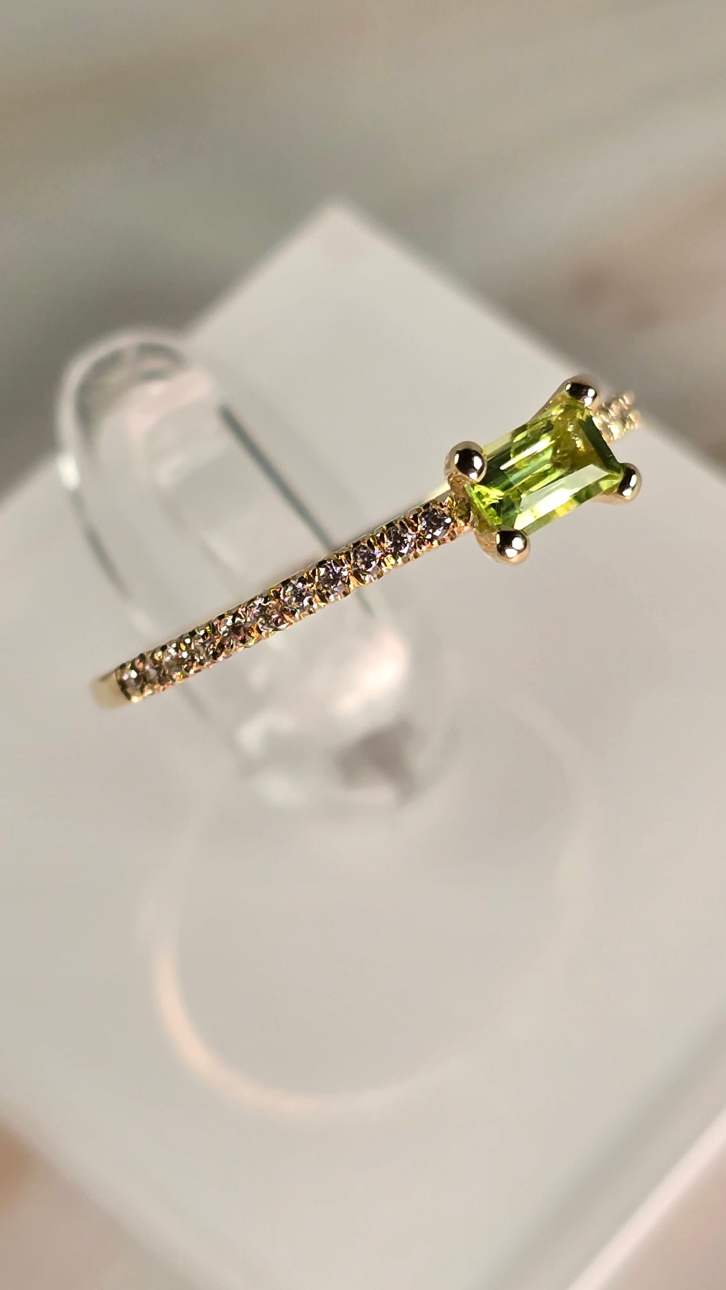 OROSENDA ring — Peridot 9K Gold Ring — Sevilla | OROSENDA