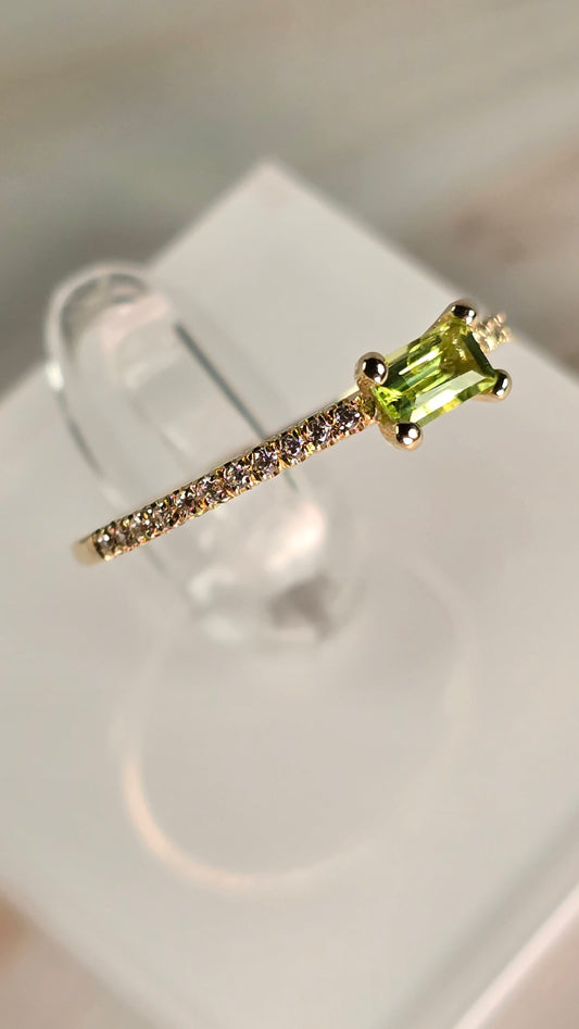 OROSENDA ring — Peridot 9K Gold Ring — Sevilla | OROSENDA