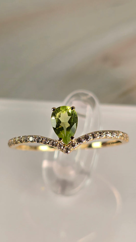 OROSENDA ring — Peridot 9K Gold Ring — Sevilla | OROSENDA