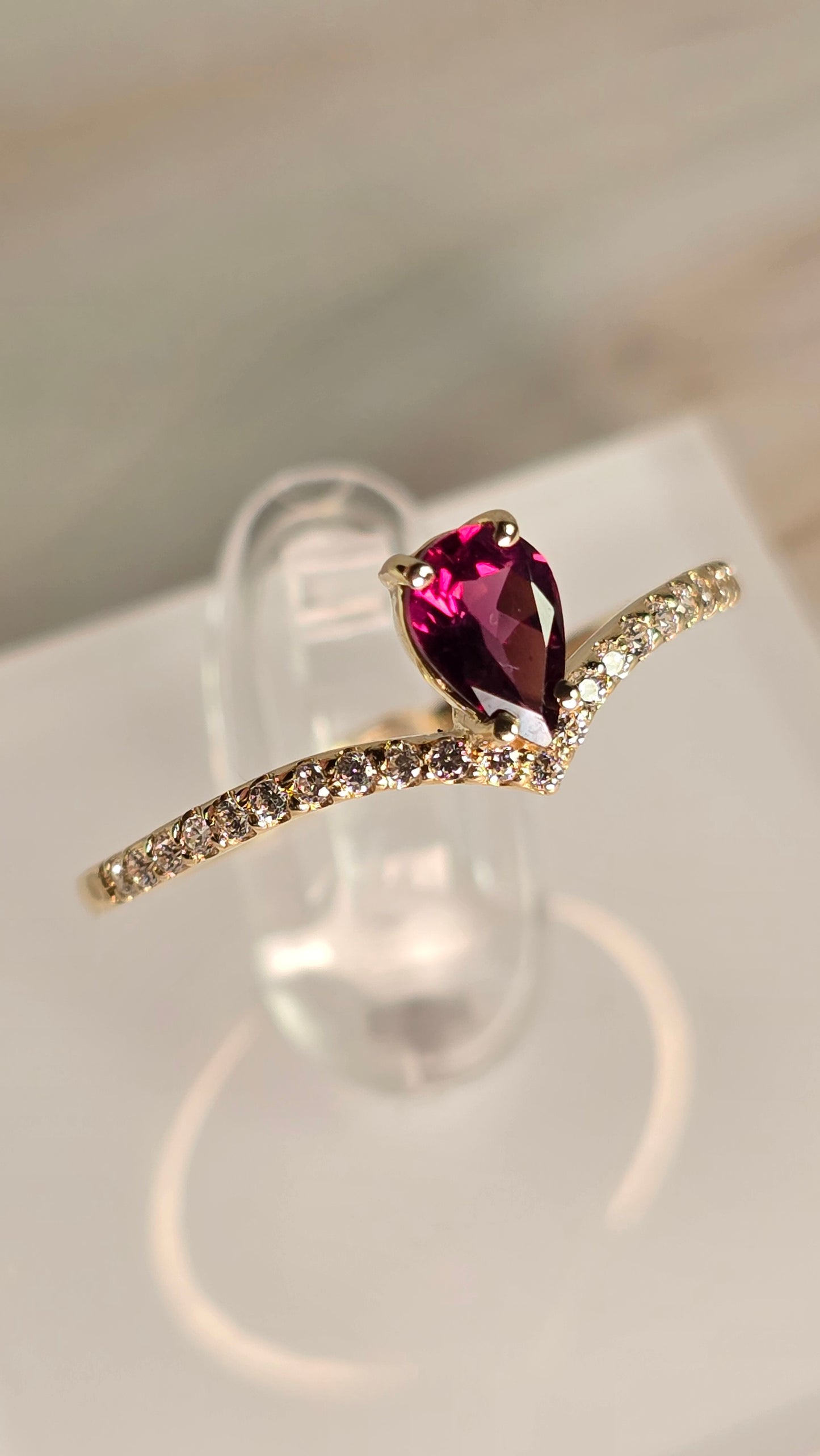 Rhodolite 9K Gold Ring — Sevilla