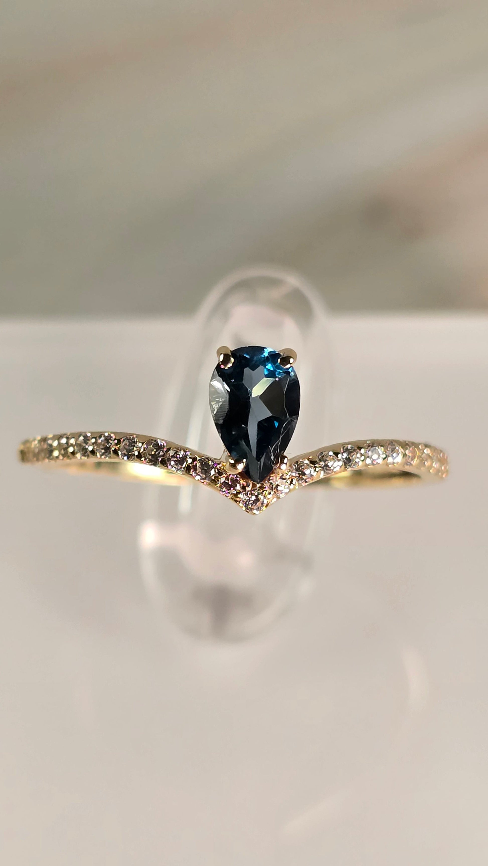 OROSENDA ring — London Blue Topaz Ring — Sevilla in 9K Gold