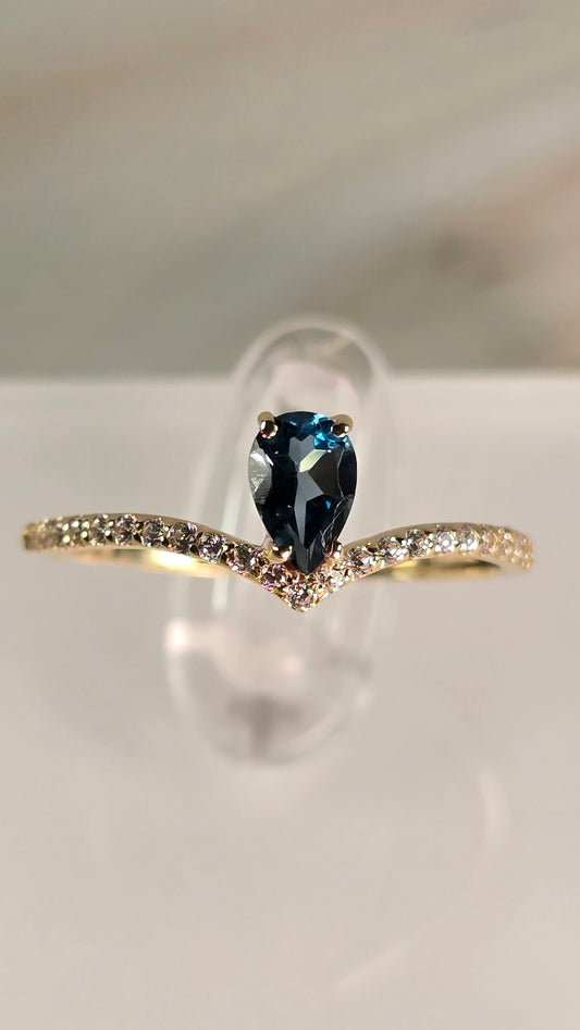 OROSENDA ring — London Blue Topaz Ring — Sevilla in 9K Gold