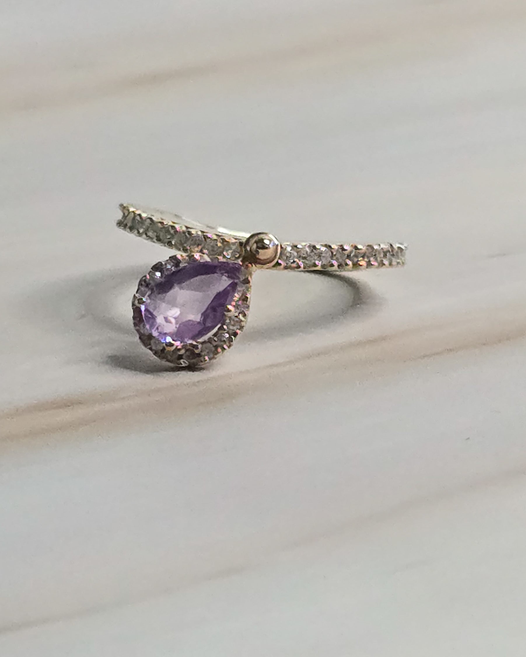 Amethyst & Zircon 9K Gold Ring — Aureo | OROSENDA