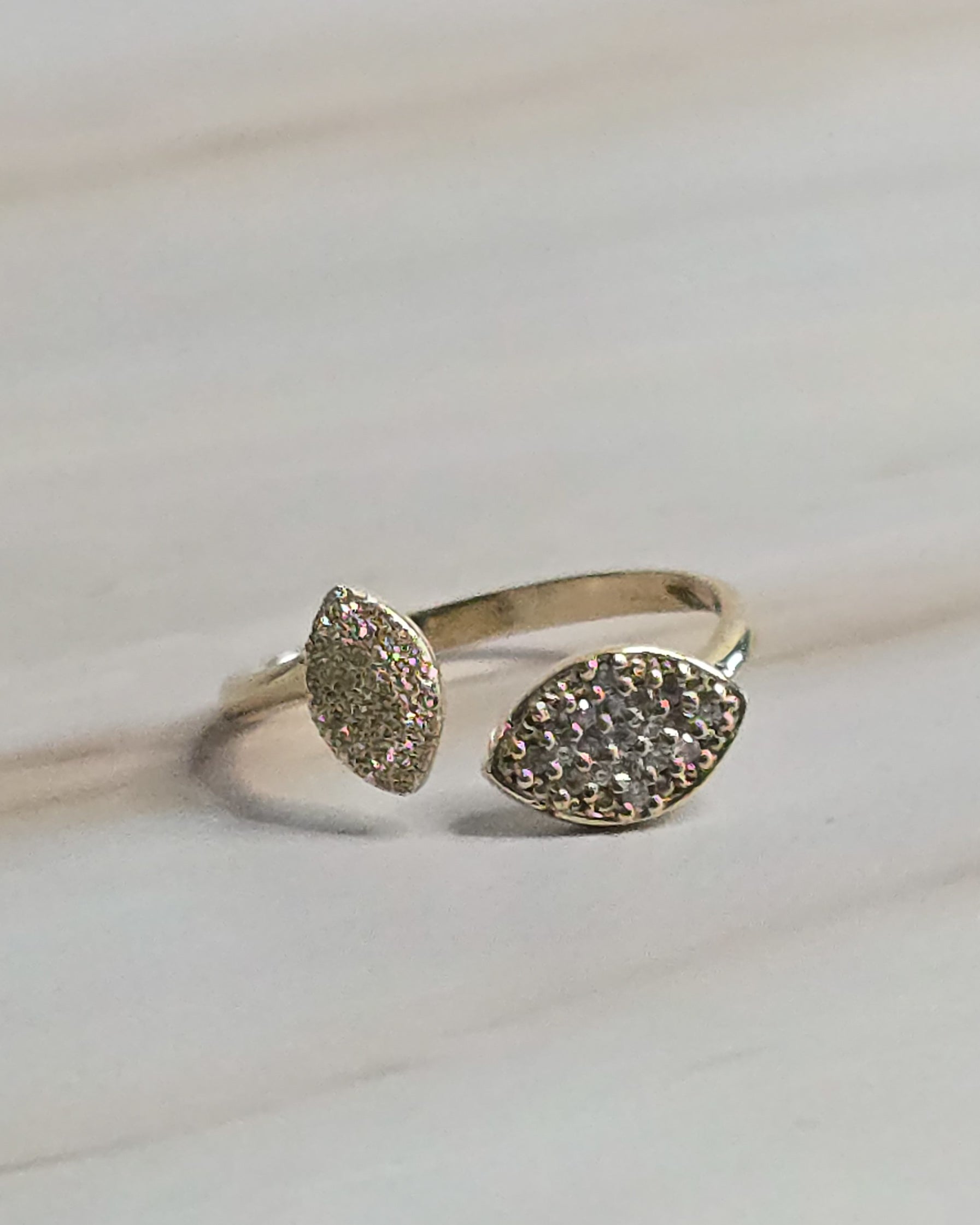 Zircon 9K Gold Ring — Aureo | OROSENDA