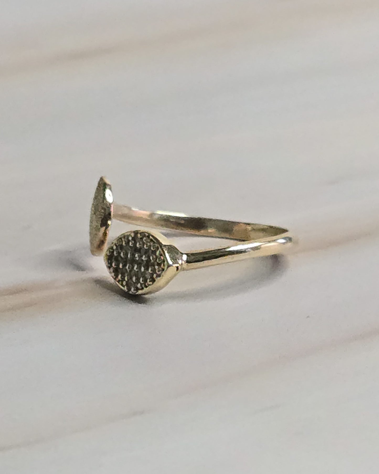 Zircon 9K Gold Ring — Aureo
