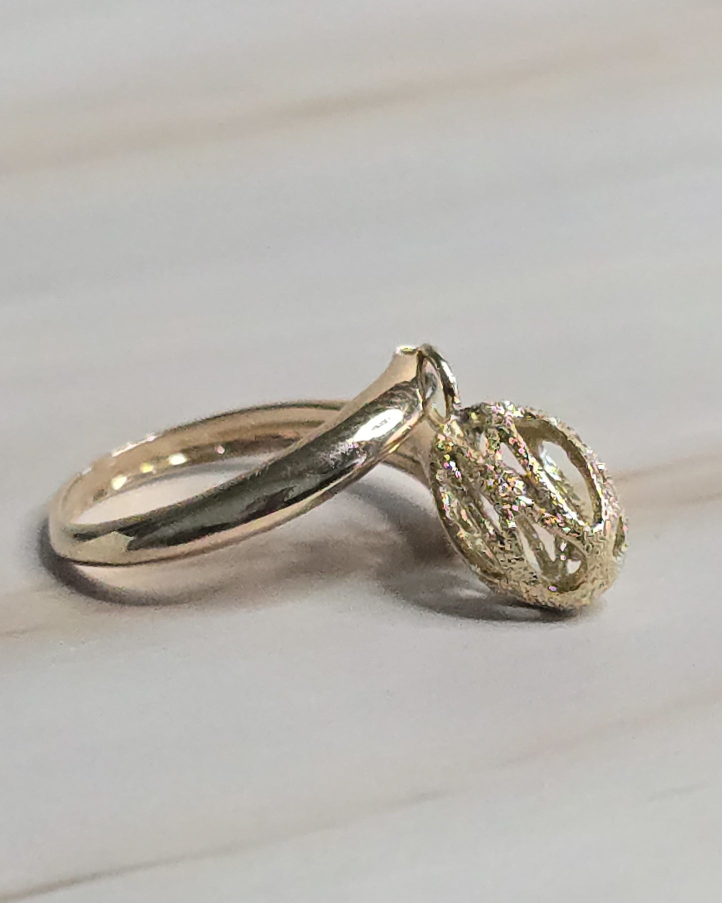 9K Italian Gold Ring — Sculpted Band — Aureo | OROSENDA
