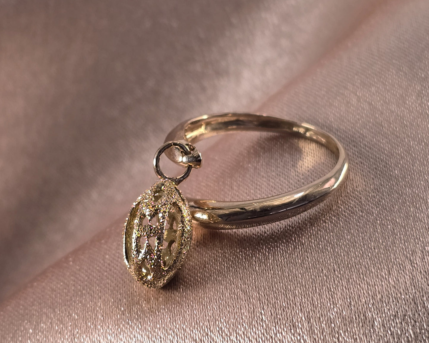 9K Italian Gold Ring — Sculpted Band — Aureo