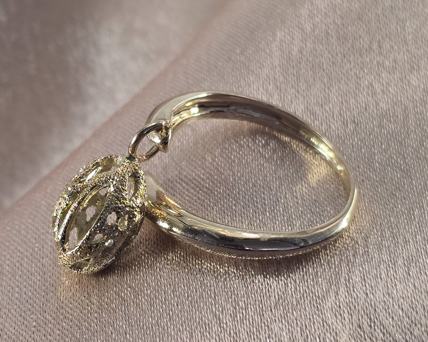 9K Italian Gold Ring — Sculpted Band — Aureo