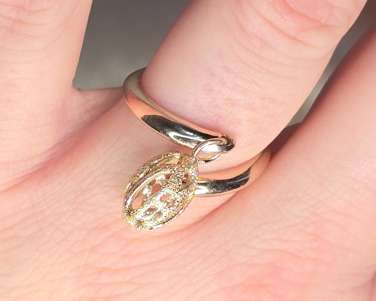 9K Italian Gold Ring — Sculpted Band — Aureo