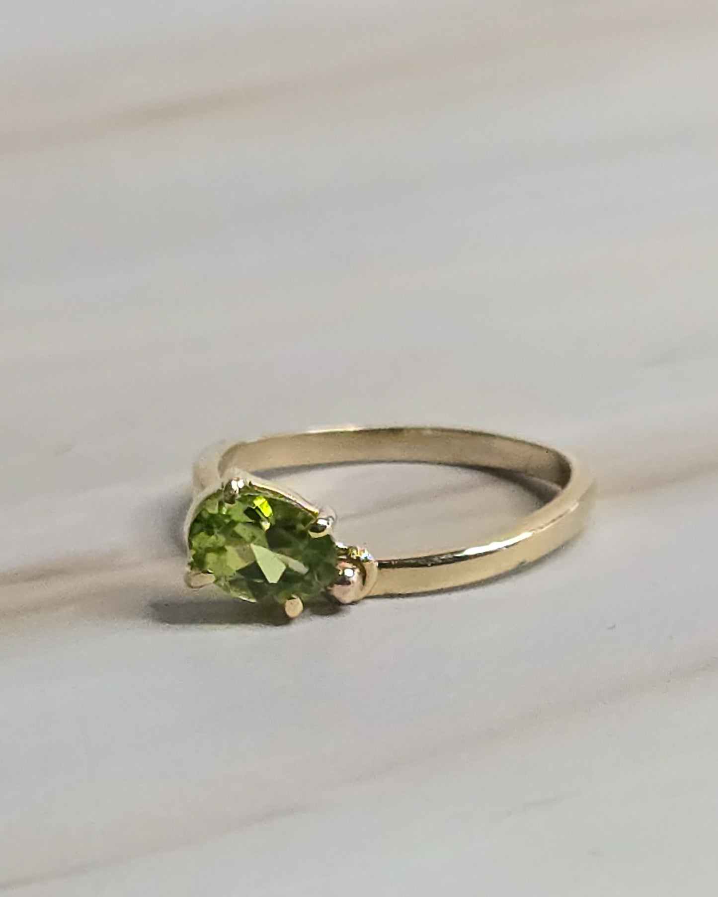 Peridot 9K Gold Ring — Aureo | OROSENDA