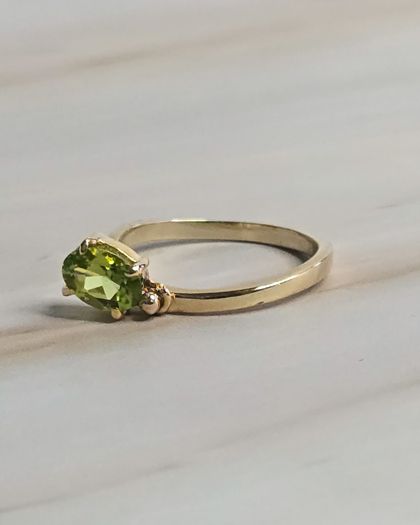 Peridot 9K Gold Ring — Aureo
