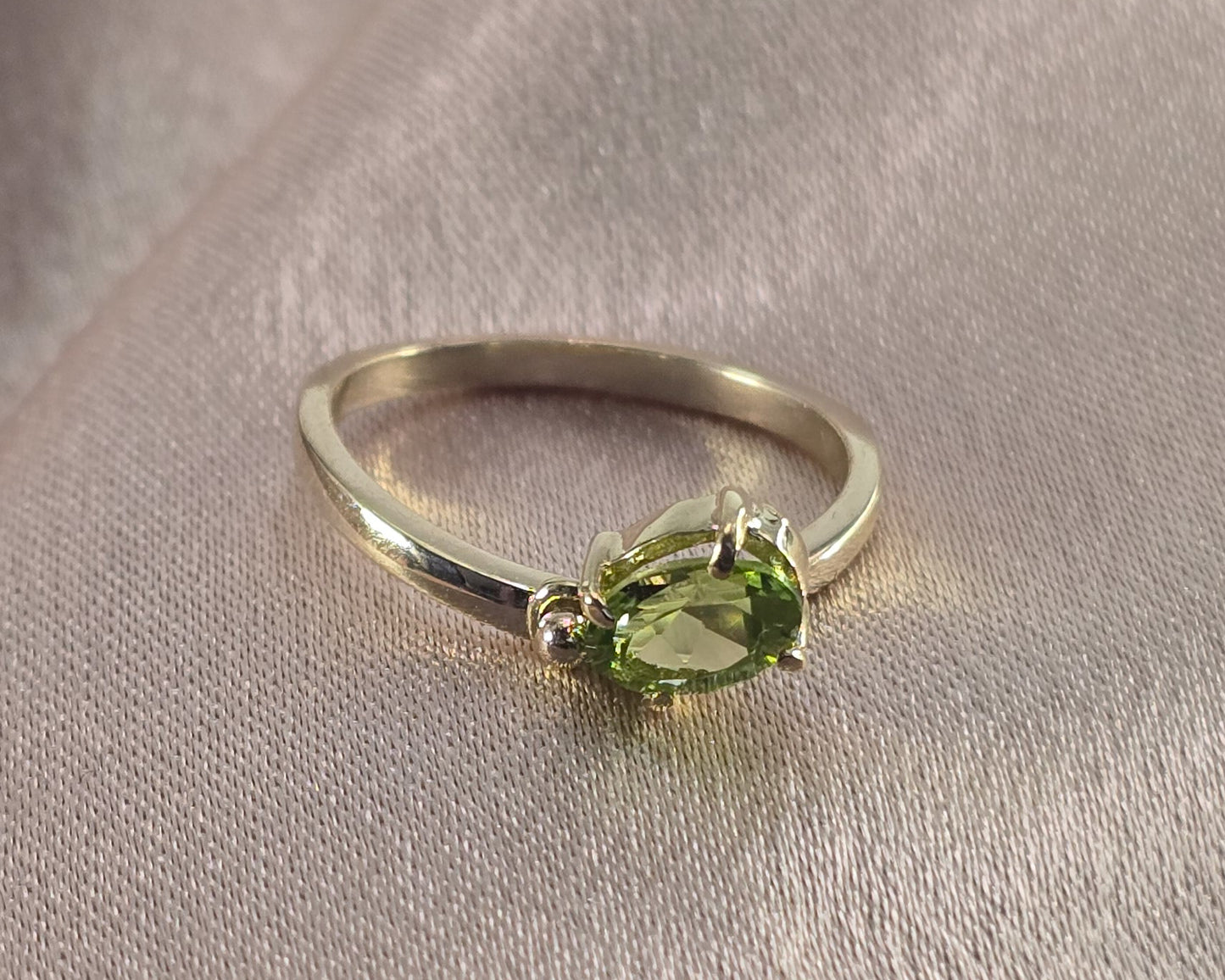 Peridot 9K Gold Ring — Aureo