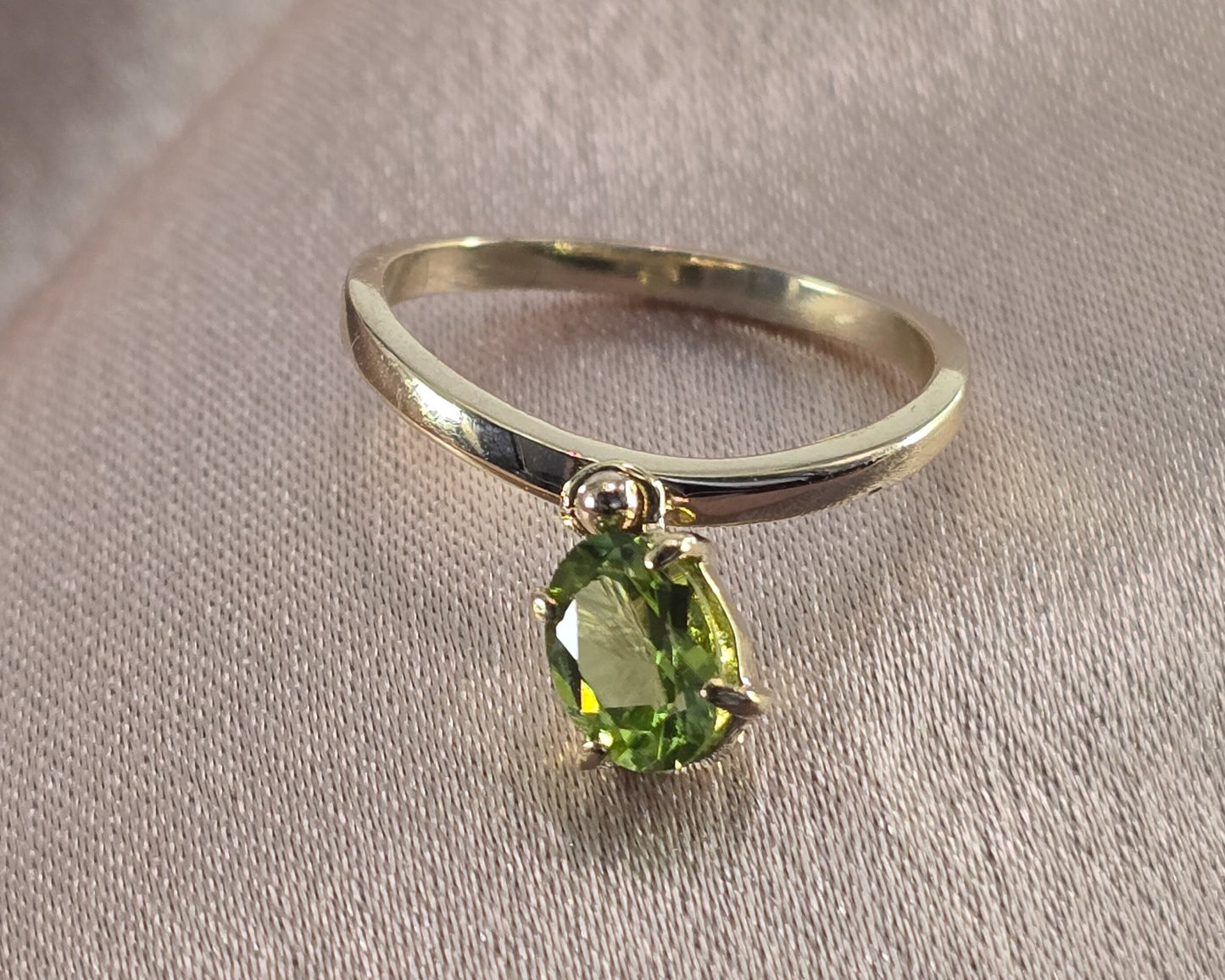 Peridot 9K Gold Ring — Aureo