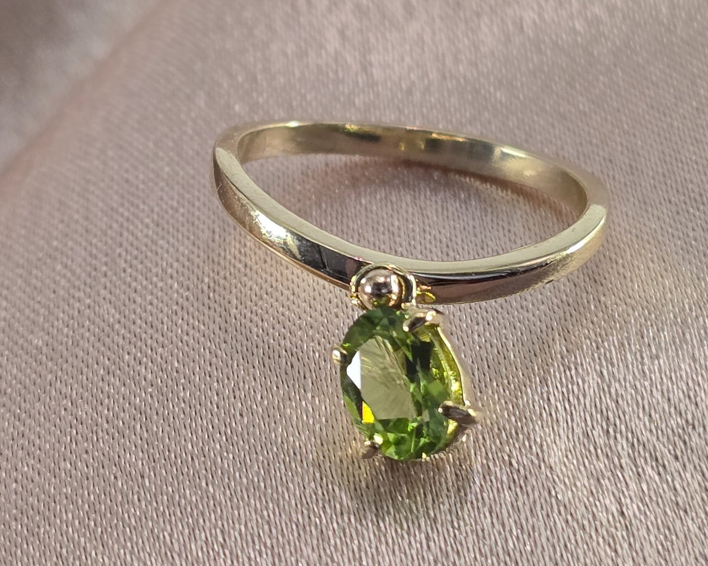 Peridot 9K Gold Ring — Aureo
