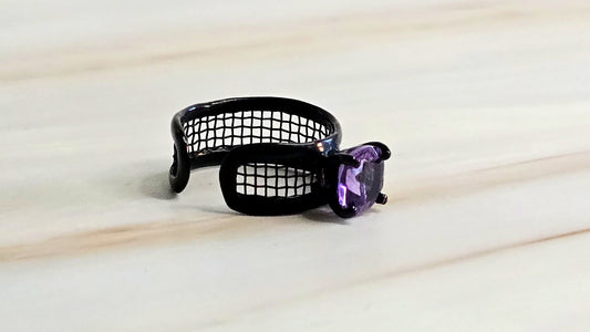 Mistral anthracite plated sterling silver 925 ring with natural amethyst and titanium mesh by German Kabirski - front view