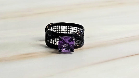 Mistral anthracite plated sterling silver 925 ring with natural amethyst and titanium mesh by German Kabirski - top view